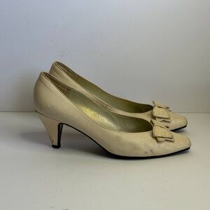 Vintage Yves Saint Laurent Beige Leather Pumps with a Lace Bow Details Size 35.5